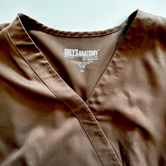 Grey's Anatomy Professional Wear By Barco Scrubs Top Shirt Sz XL Truffle Brown - Picture 9 of 11